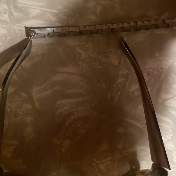 Seasonless Gucci Sunglasses that look like bone - EUC - Picture 7 of 9